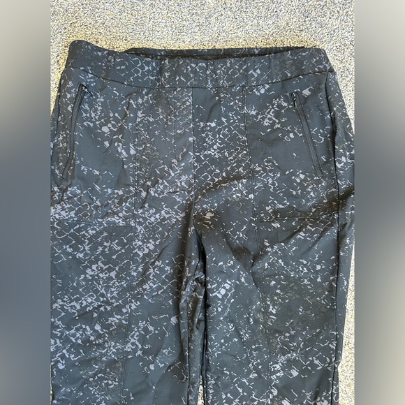 Lane Bryant Women’s Cropped Black/Gray Patterned Pants size 18 - Picture 2 of 9